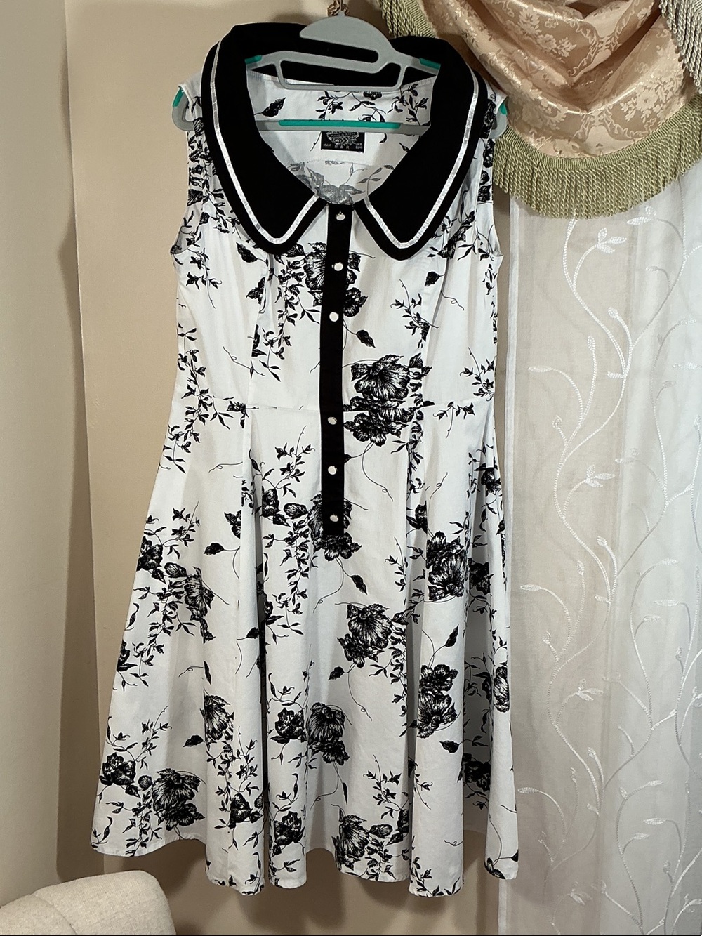 Hearts & Roses Black & White Floral Sleeveless Dress with Contrast Collar Sz 14